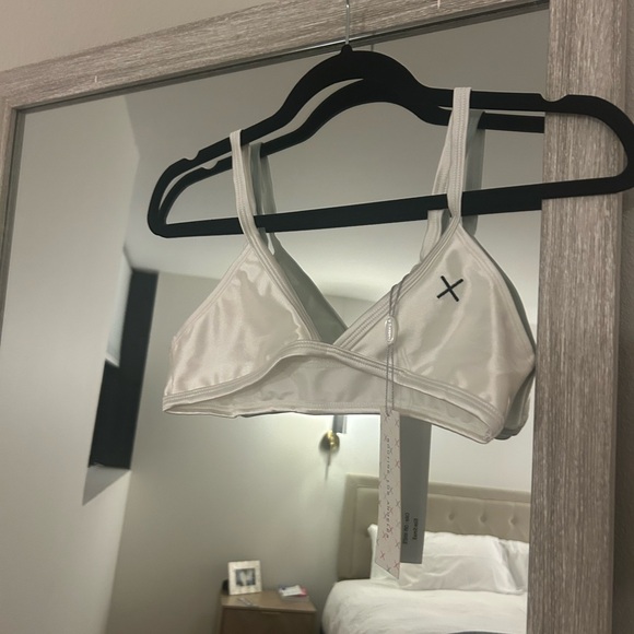 Boutine LA shiny white bikini top - Picture 1 of 2